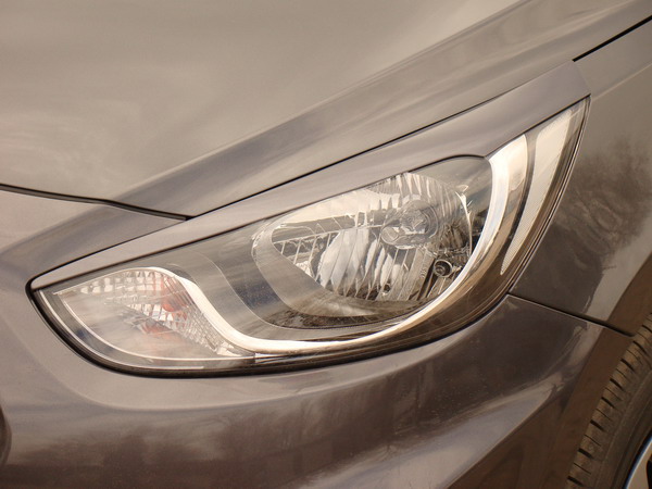 Крашеный комплект. Реснички на фары фигурные var №2 Hyundai Solaris (2010-2013) Цвет Серый SAE + УСТАНОВОЧНЫЙ КОМПЛЕКТ