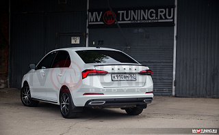 BLACKOUT EDITION. Спойлер лип крашенный Черный глянец Skoda Rapid II Gen (2020 - 2024 - по настоящее время) + УСТАНОВОЧНЫЙ КОМПЛЕКТ