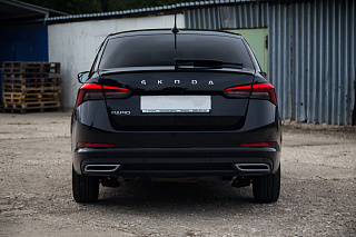 BLACKOUT EDITION. Спойлер лип крашенный Черный глянец Skoda Rapid II Gen (2020 - 2024 - по настоящее время) + УСТАНОВОЧНЫЙ КОМПЛЕКТ